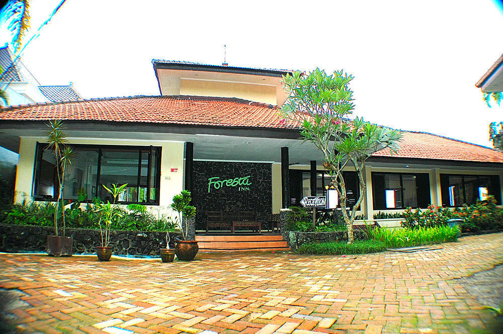 Foresta Inn Family Resort Prigen Exteriör bild